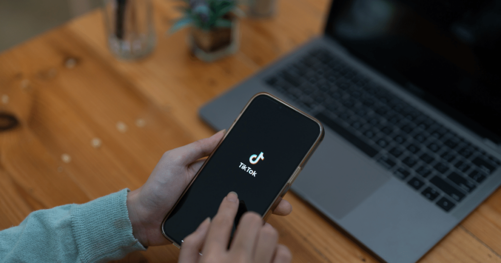 10 Pros and Cons of Banning Tiktok For Students