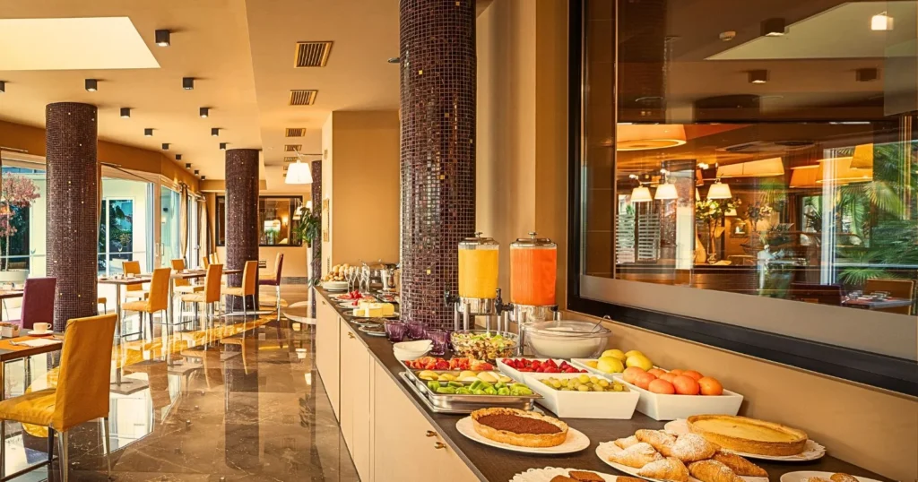 6 Tips for saving money when eating out