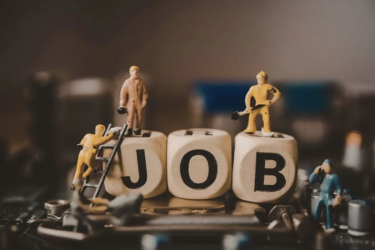 6 Habits to Escape the 9–5 Trap