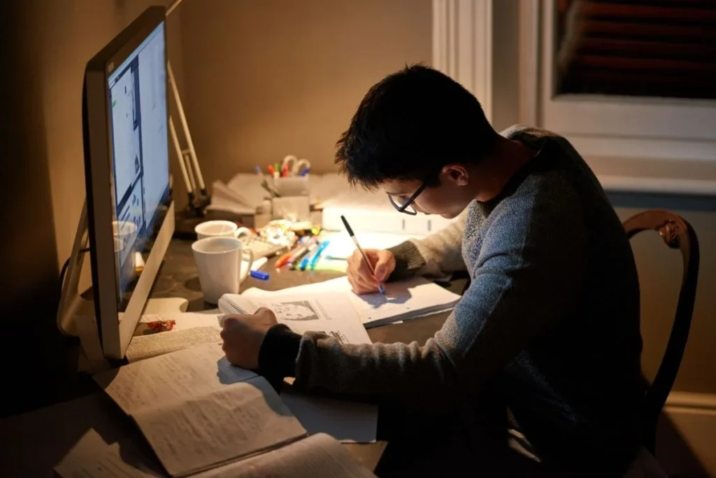 8 Ways to Organize Your Study Table for Better Focus