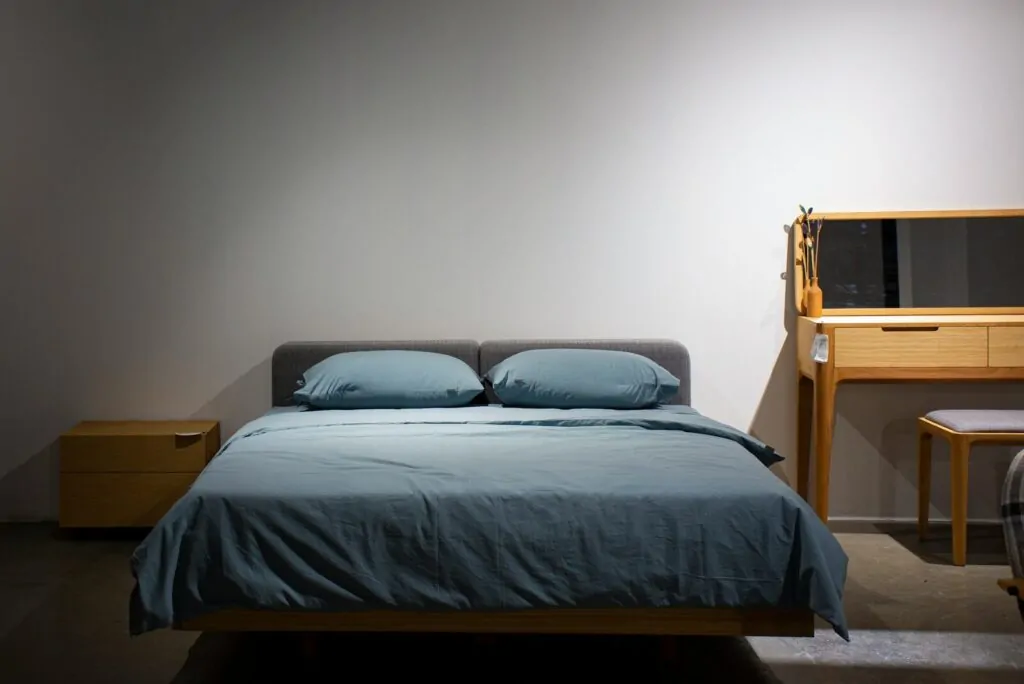 50 Good Habits That Can Improve Your Life Starting Today 3 A bedroom with a bed, desk and mirror
