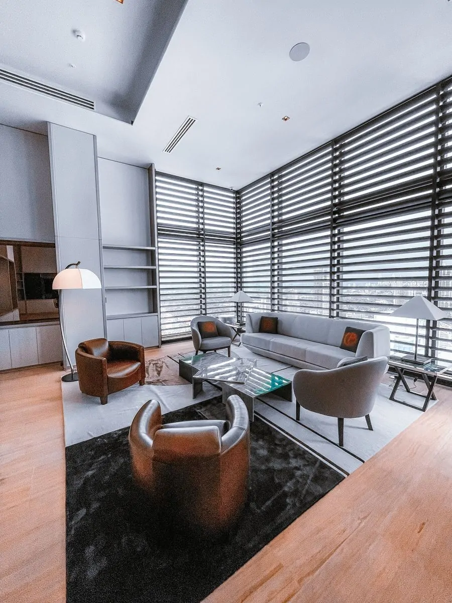 50 Luxury Living Room Ideas for Every Home Style 2 Spacious modern living room with minimalist decor and cozy furniture arrangement.