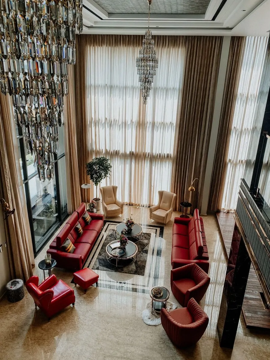 50 Luxury Living Room Ideas for Every Home Style 3 A lavish modern living area featuring chandeliers, luxurious seating, and elegant decor.