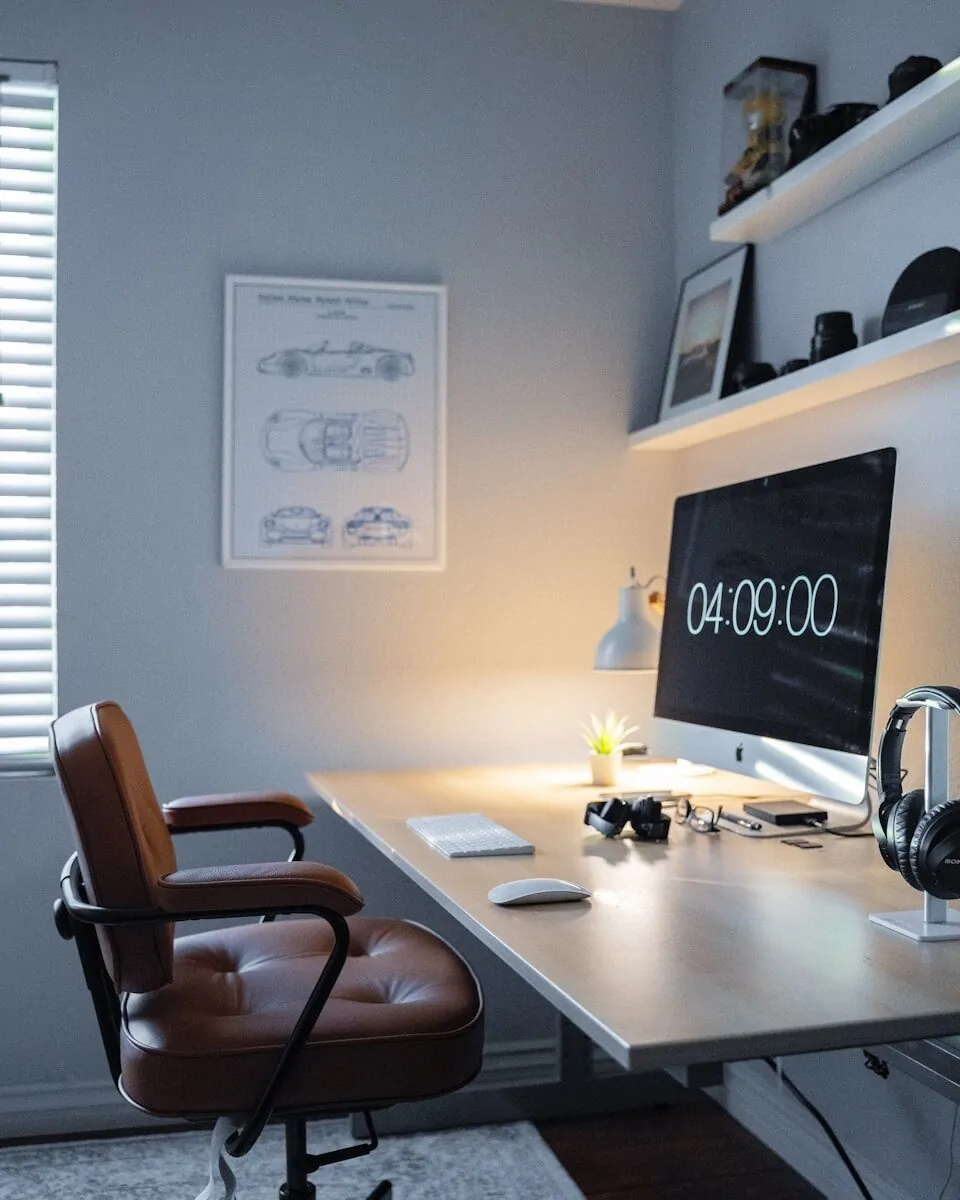 35+ Small Office Ideas for Working From Home 7 silver iMac
