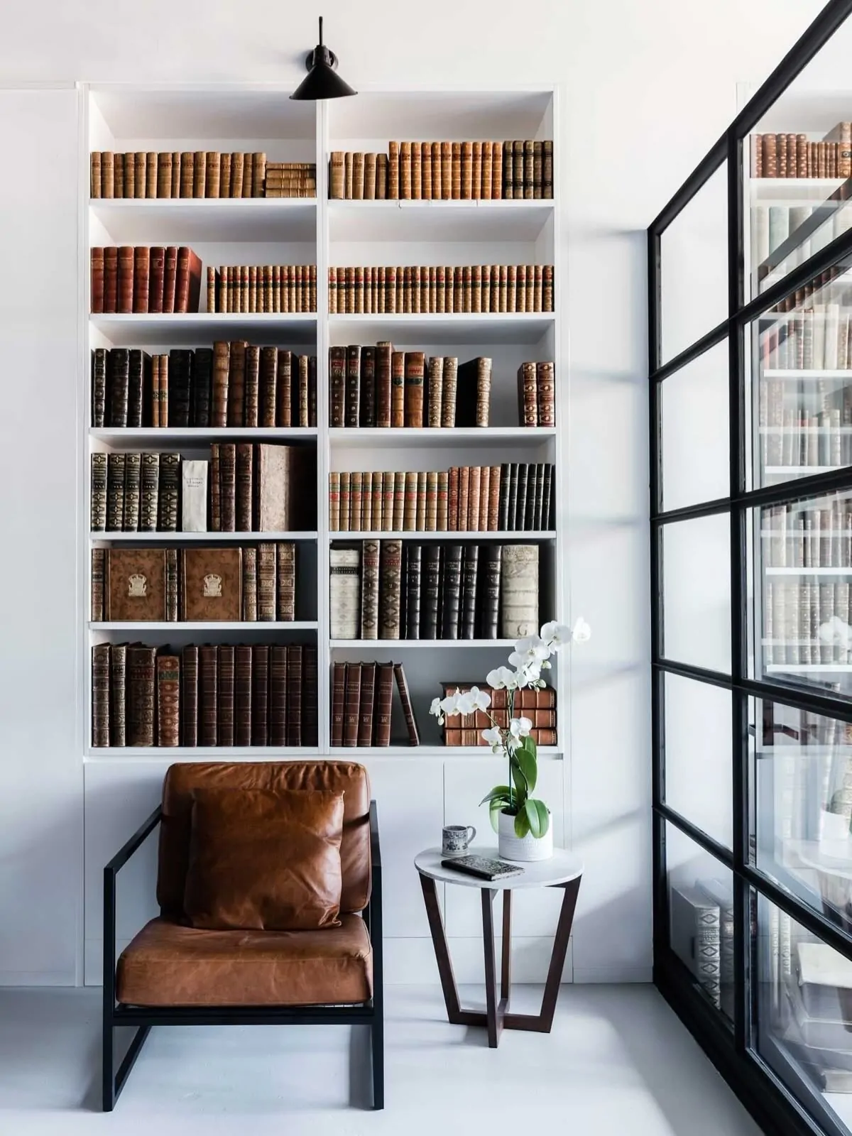 10 Home Library Ideas That Will Make You Want to Stay Home 32 Minimalist Built-In Wall Library with Glass Grid Partitions