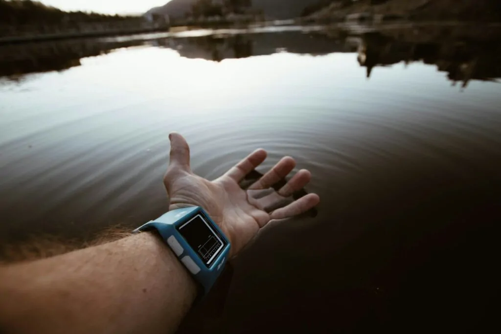 1000 Little Things You’re Taking for Granted Every Day (And Will Miss When They’re Gone) 3 person touching body of water