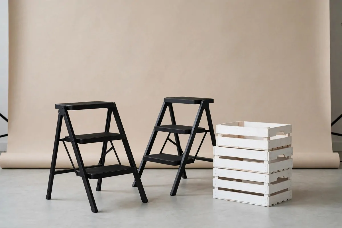 17 Group Photo Studio Ideas That Fit Everyone in Frame 4 Group Photo Studio Ideas using step stools and apple boxes for height layers