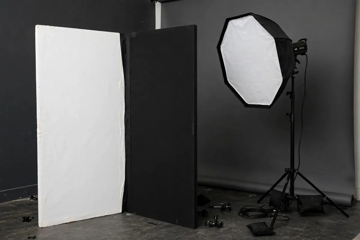 23 Family Photo Studio Ideas for Portraits You’ll Treasure 20 V flat reflector light control for Family Photo Studio Ideas