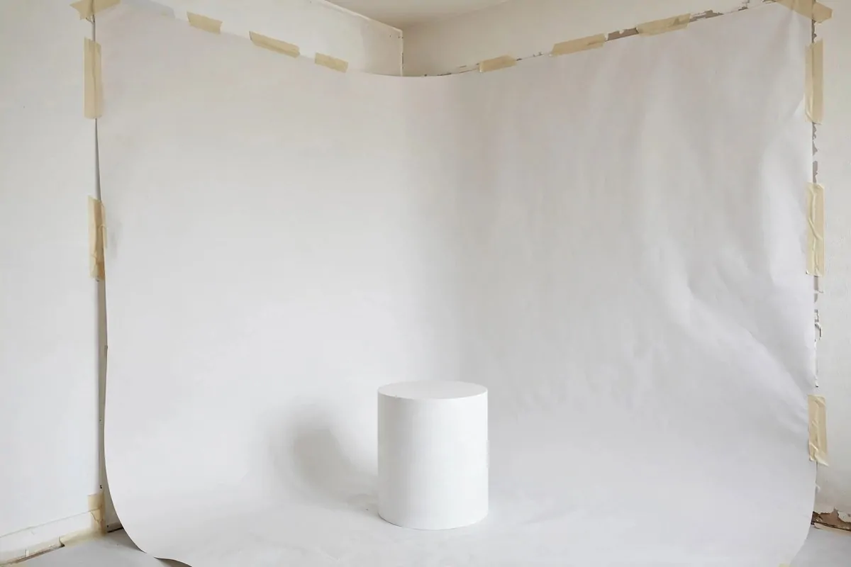 25 Photo Studio Ideas That Look Pro on a Tiny Budget 19 Corner of a room with curved paper creating a seamless cyc wall for photography