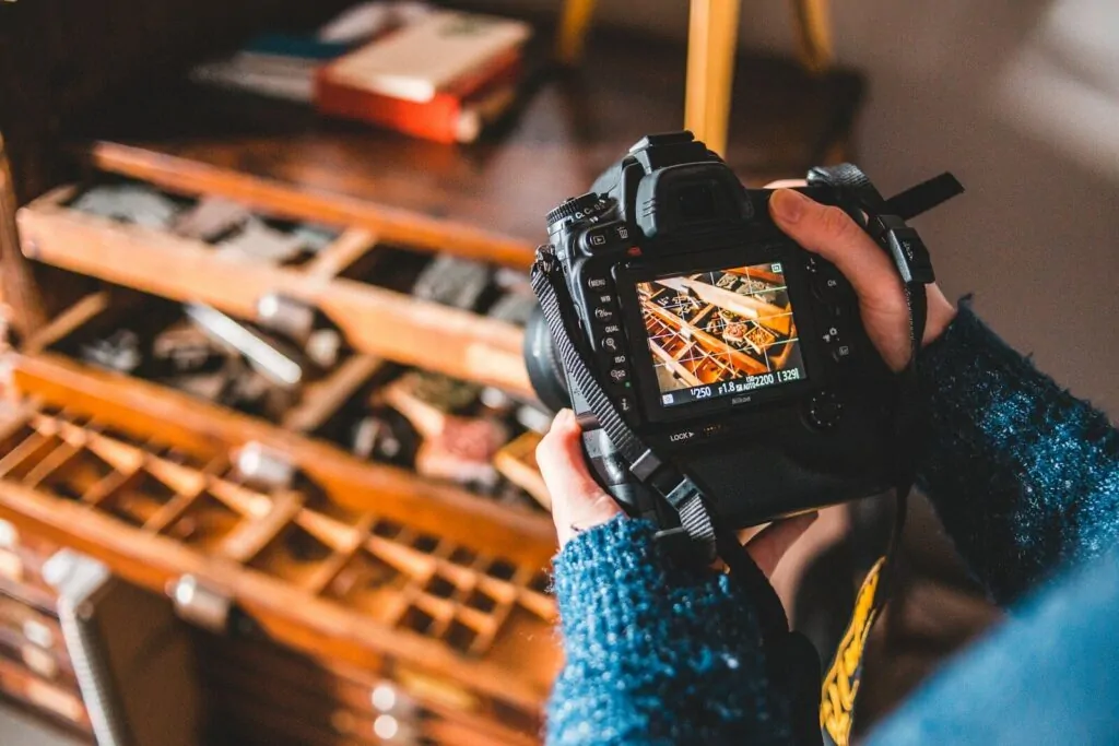 How to Organize Digital Photos 1 person holding black digital watch
