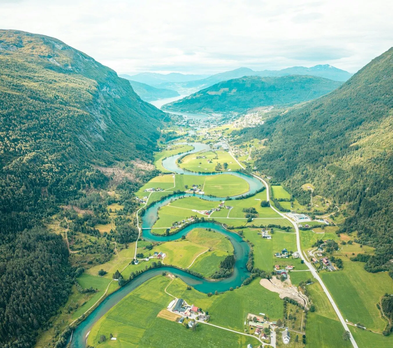 How Many Major Rivers Can You Name? A Fun Geography Quiz With 20 Tricky Clues! 1 A river running through a lush green valley
