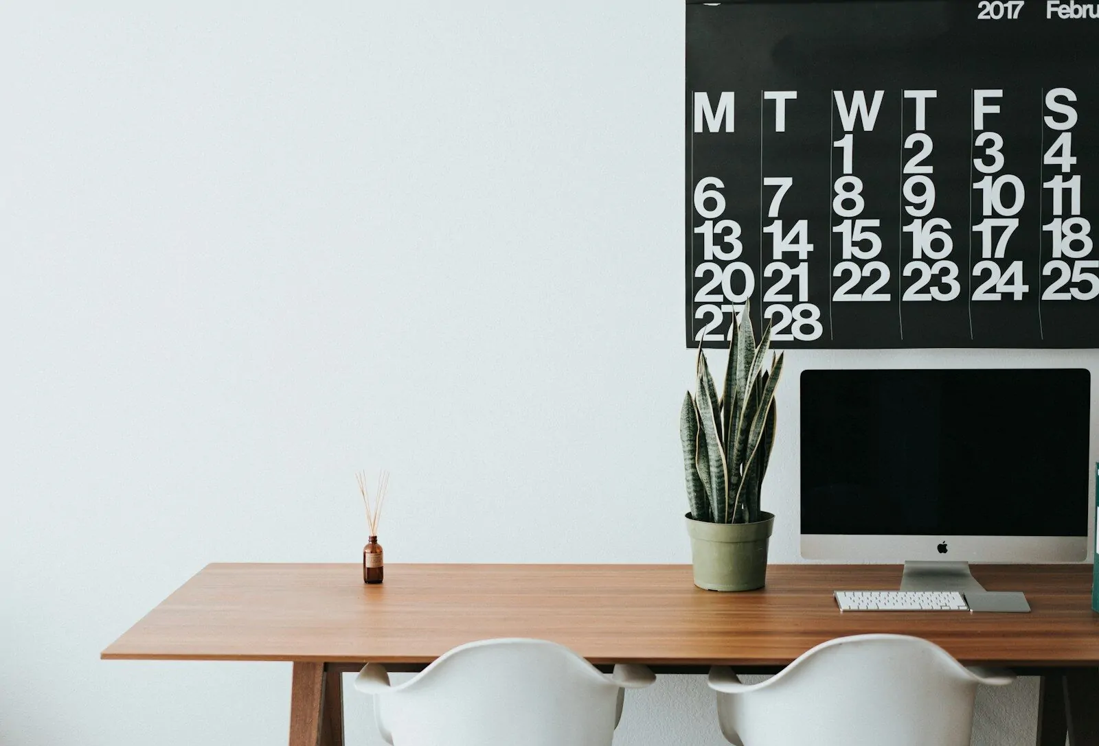 Am I a Perfectionist Quiz: Answer 10 Fun Questions and Find Out How Much of a Perfectionist You Are 1 silver iMac on brown wooden desk