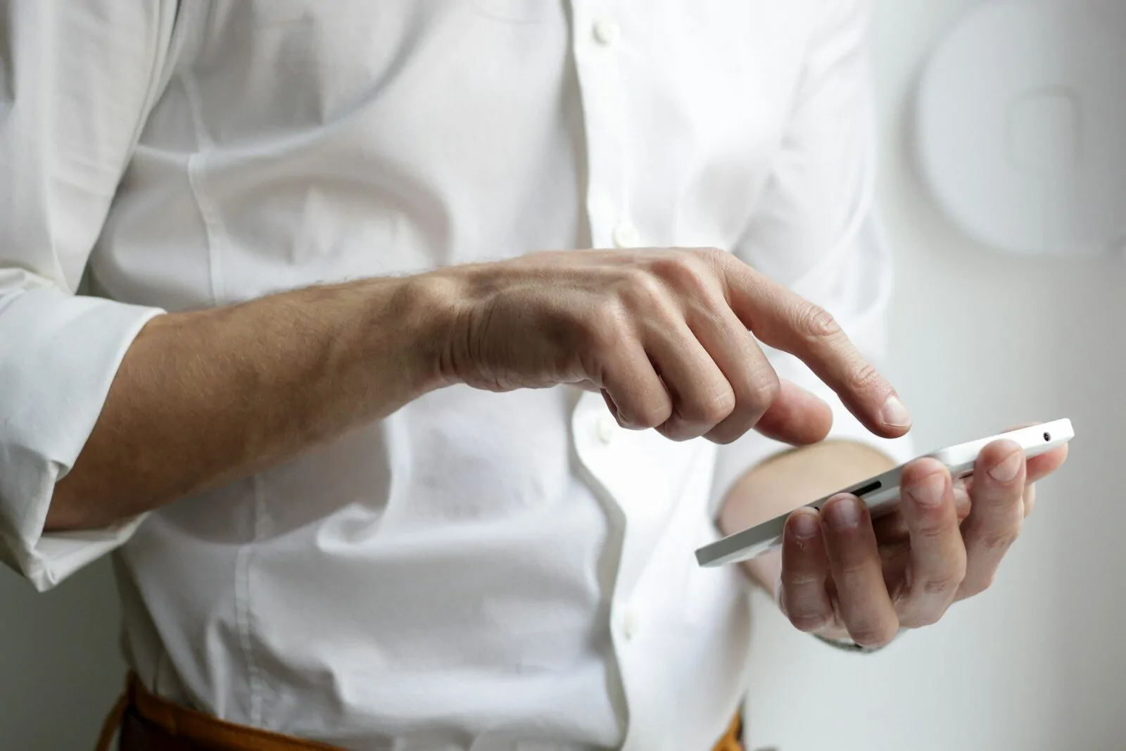 Am I Addicted to My Phone Quiz: 10 Fun Questions That Reveal the Honest Truth About Your Screen Time 1 Photo by NordWood Themes