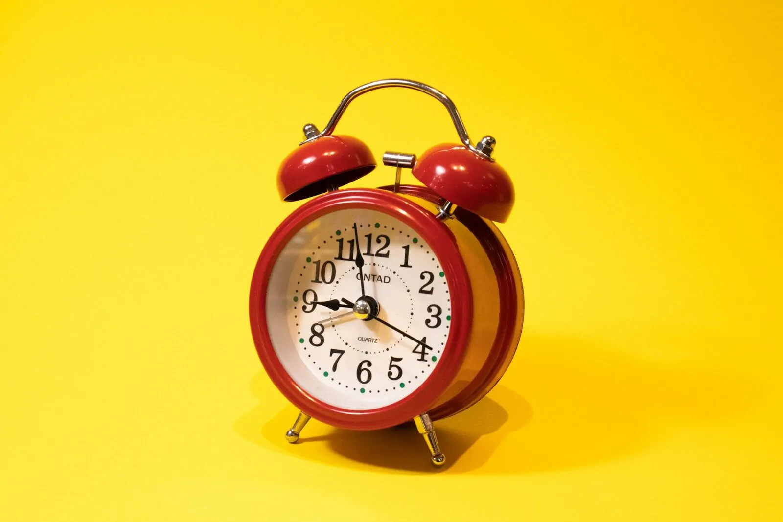 Am I Disciplined Quiz: 10 Easy Questions That Show How Strong Your Self Control Really Is 1 red and white alarm clock