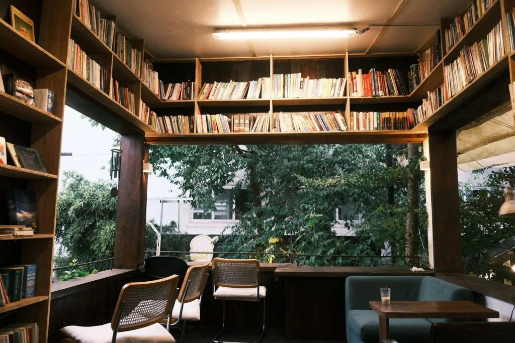 Am I Introverted Quiz: Answer 10 Fun Questions and Find Out How Introverted You Really Are 1 Cozy reading nook with bookshelves and chairs