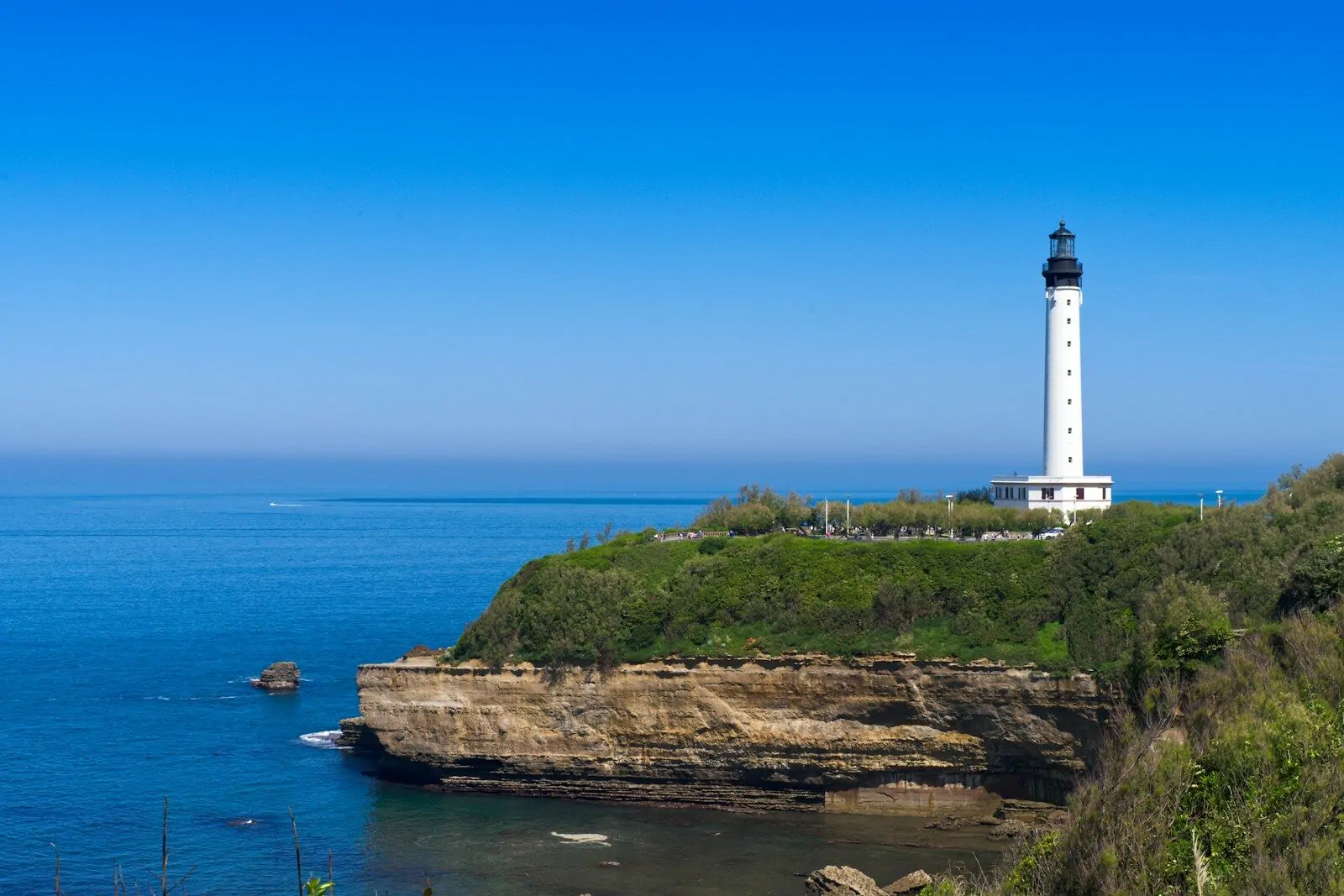 Atlantic Ocean States Quiz: Can You Name Every US State That Borders the Atlantic, All 14 of Them? 1 A light house sitting on top of a cliff next to the ocean